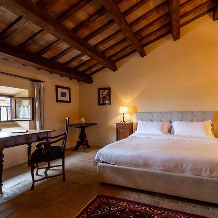 Palazzo Viviani Castello Di Montegridolfo Hotel Bagian luar foto