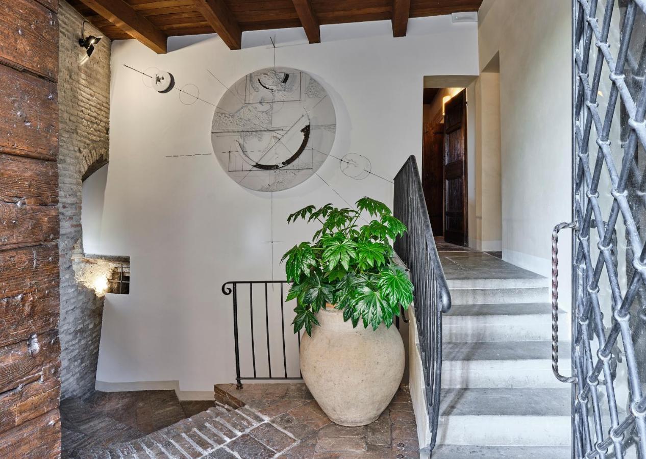 Palazzo Viviani Castello Di Montegridolfo Hotel Bagian luar foto