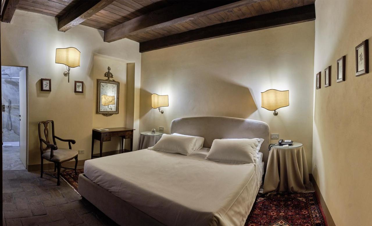 Palazzo Viviani Castello Di Montegridolfo Hotel Bagian luar foto