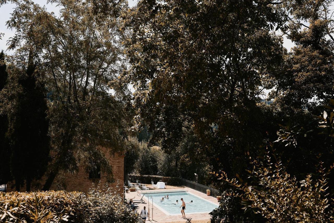 Palazzo Viviani Castello Di Montegridolfo Hotel Bagian luar foto