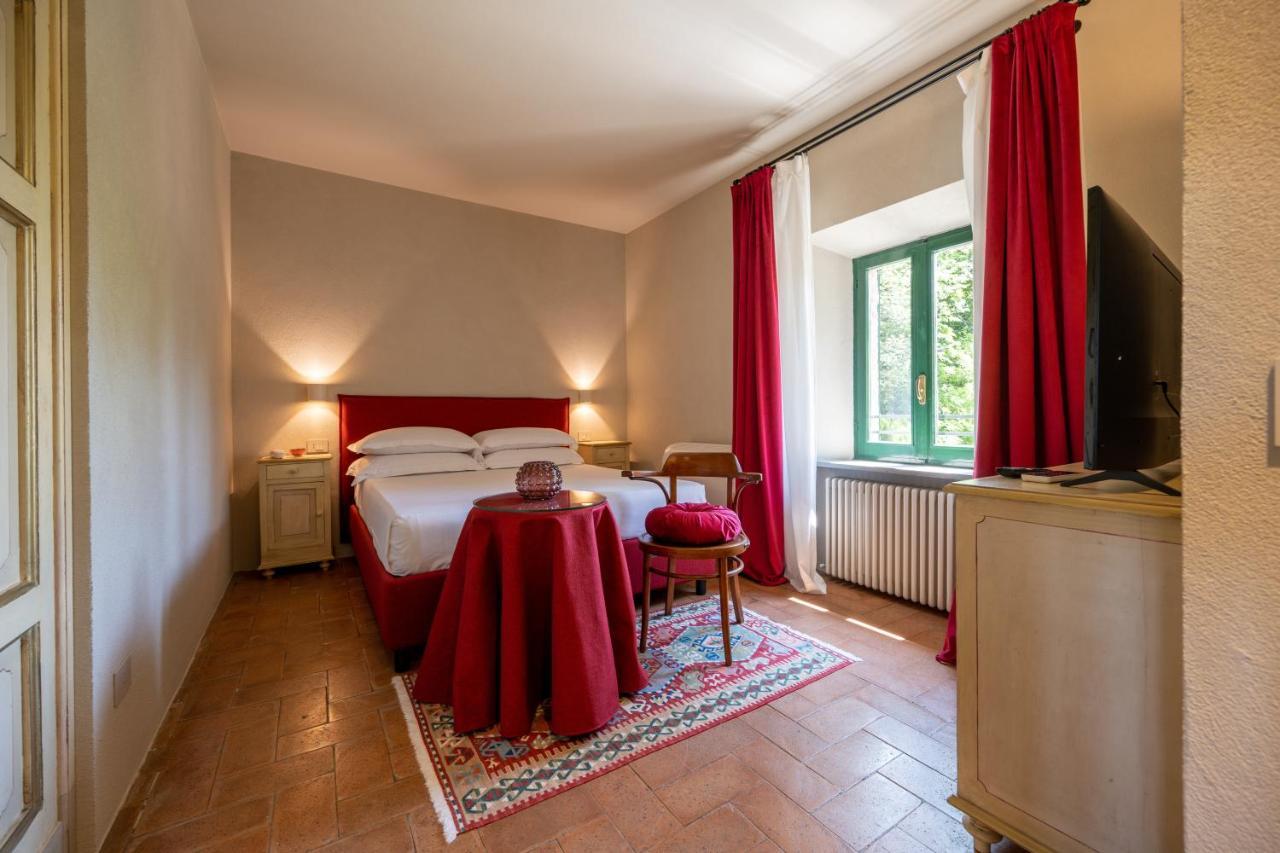 Palazzo Viviani Castello Di Montegridolfo Hotel Bagian luar foto