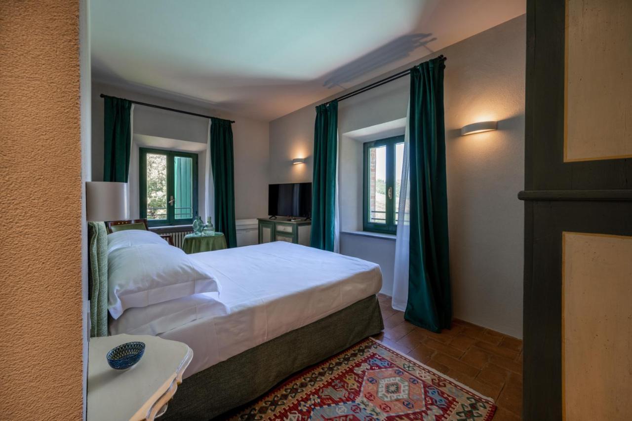 Palazzo Viviani Castello Di Montegridolfo Hotel Bagian luar foto