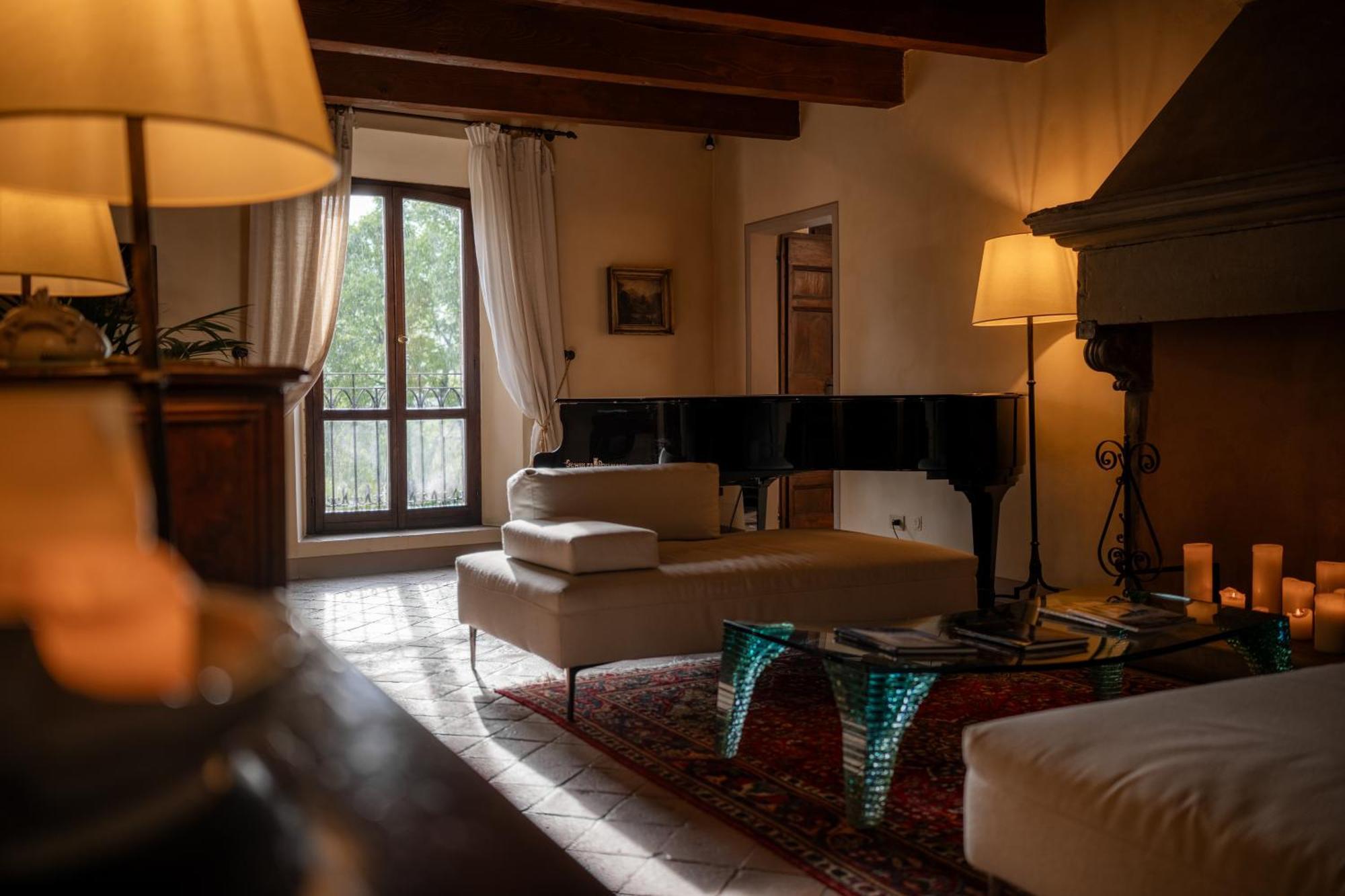 Palazzo Viviani Castello Di Montegridolfo Hotel Bagian luar foto